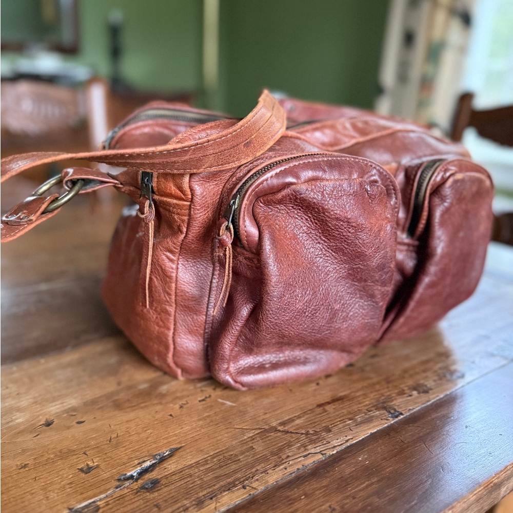 Unisex Leather Large Messenger Bag - Picture 8 of 16